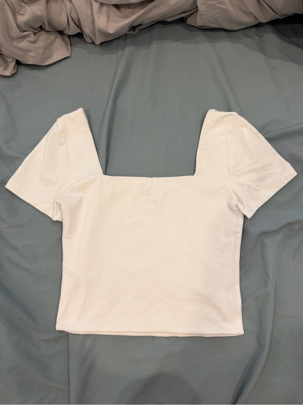 White Square Neck Short Sleeve Crop Top babaton contour